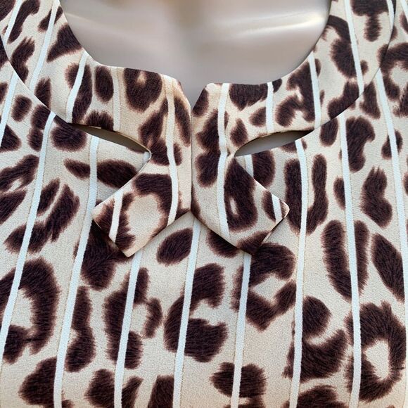 CAbi Ginger Leopard Print Sleeveless Blouse Cut Outs at Neckline Tan Cream Med - Picture 3 of 13